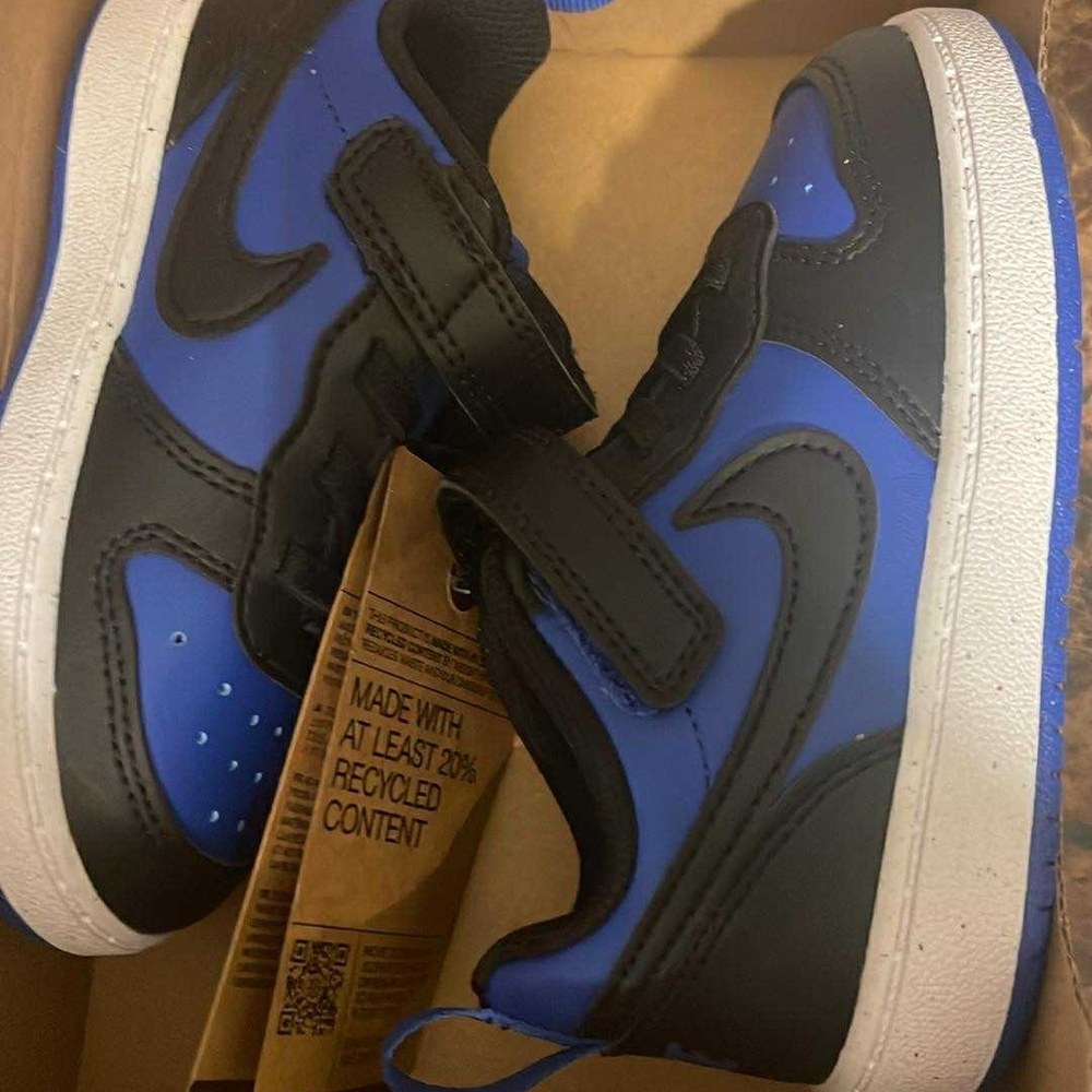 Nike Kids Sneakers in Black and Blue